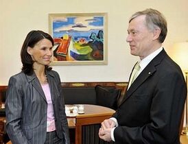 Der Bundespräsident im Gespräch über den Förderverein mit Rita Schwarzelühr-Sutter