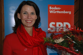 Rita Schwarzelühr-Sutter konnte die Glückwünsche für 100%ige Zustimung entgegennehmen