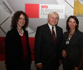 Eva Schnitzer, SPD-Kanzlerkandidat und Außenminister Frank-Walter Steinmeier, MdB Rita Schwarzelühr-Sutter